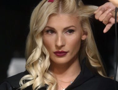 Όλγα Πηλιάκη: Ποζάρει topless στα βράχια και «κόβει» την ανάσα (φωτο)